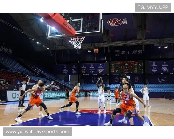 CBA球员技艺精湛，为球迷带来赛场精彩，cba篮球球员