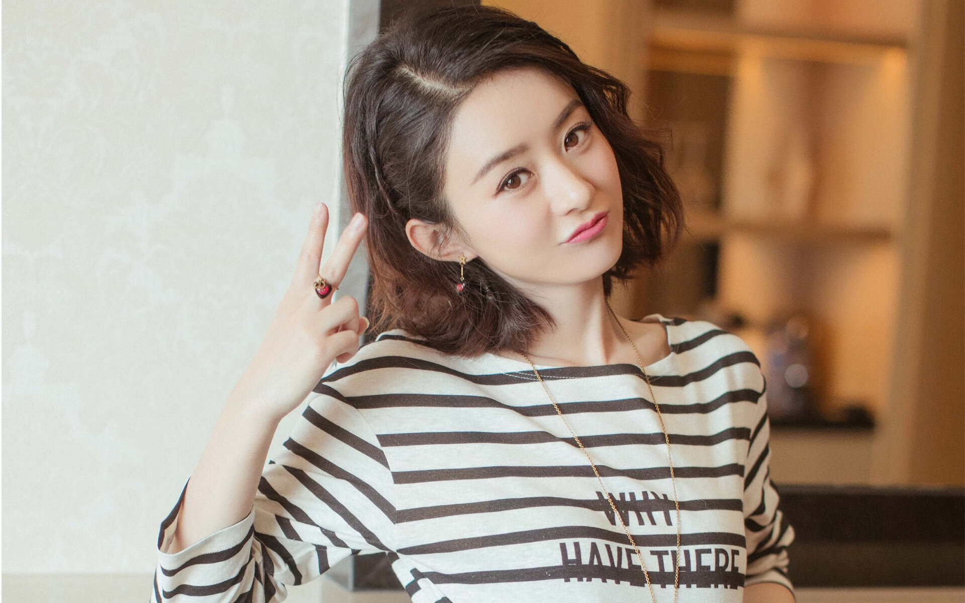 “金牛区城北体育馆：运动舞蹈赛场精彩连连，舞者们挑战节奏与力量极限”