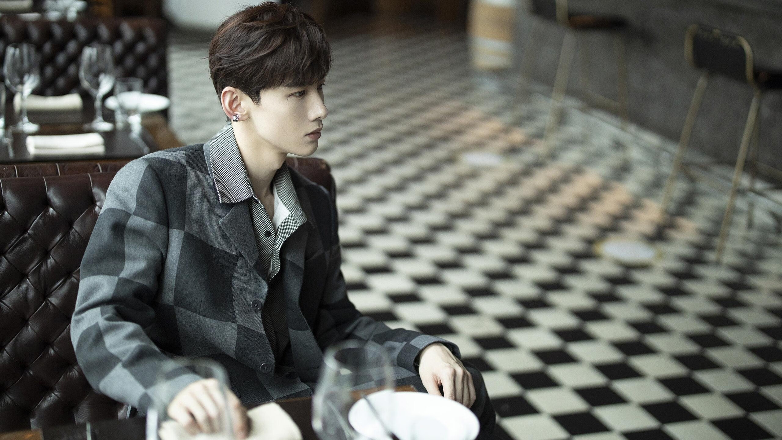 爱游戏体育官方网站-法甲瞬间：门将的奇迹救球引发全场沸腾，门将进球集锦