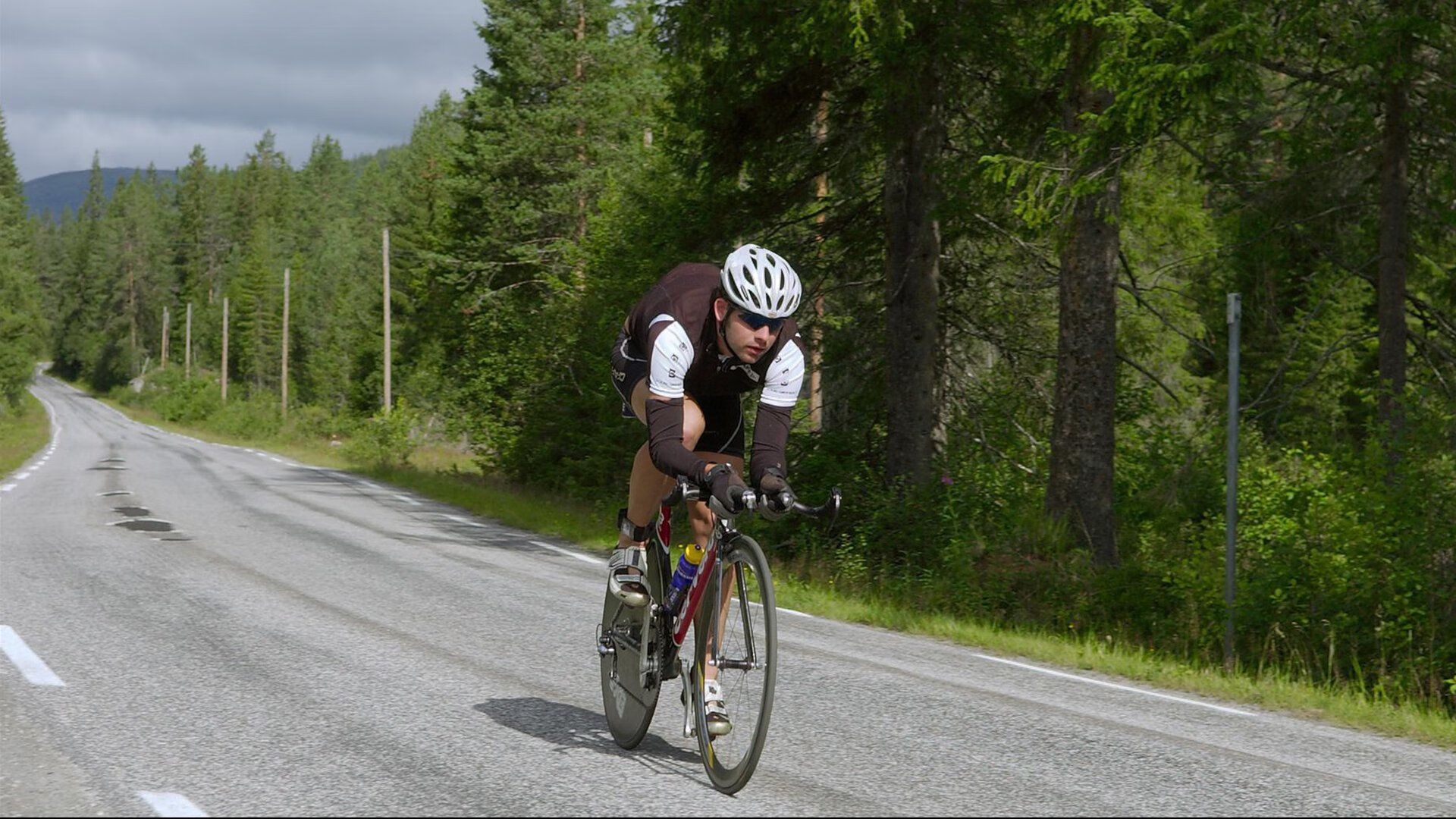 世界杯:多国华人球迷打出横幅“下一届看见中国队” 获现场镜头捕捉